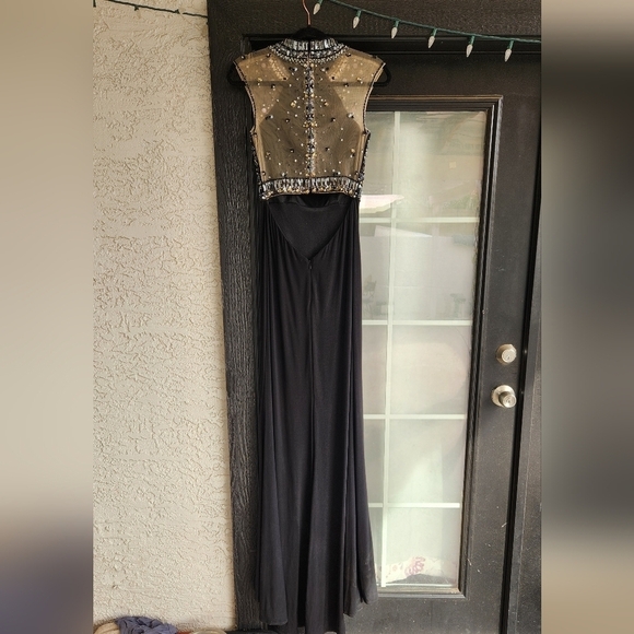 MERI LEE‎  GOURGUES GOWN - Picture 5 of 12